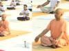 अंतर्राष्ट्रीय योग दिवस : सीएम योगी ने दिया निरोग रहने का मंत्र, राजभवन में किया योगाभ्यास