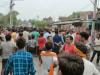 लखनऊ : सड़क पर व्यापारी का शव रखकर ग्रामीणों का प्रदर्शन