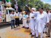 बरेलीः बहेड़ी में मुस्लिम समाज के लोगों ने कांवड़ियों पर फूलों की बारिश कर दिया भाईचारे का संदेश
