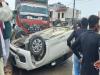 रामपुर: कैंटर की साइड लगने से कार अनियंत्रित होकर पलटी, चालक फरार