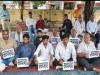 अयोध्या: केंद्र सरकार के खिलाफ कांग्रेसियों ने किया सत्याग्रह, कहा- भाजपा सत्ता के मद में अंधी हो गई है
