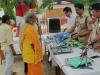 शाहजहांपुर: एसपी सिटी और नगर मजिस्ट्रेट ने जेल बंदियों को बांटे कपड़े