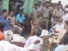 मुरादाबाद : मुस्लिम पक्ष ने इब्राहिमपुर में चारपाई डालकर रोकी कांवड़ियों की राह, गांव में तनाव का माहौल