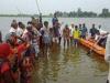 गाजीपुर: गंगा नदी में पलटी नाव, दो की मौत, कई लापता