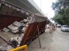बरेली: चौपला ओवर ब्रिज के नीचे धंसी सड़क, ट्रक के सभी पहिये मिट्टी में धंसे, ड्राइवर और क्लीनर ने ट्रक से कूदकर बचाई जान