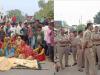 बिजनौर: परिजनों ने लगाया जाम, हत्यारोपी साथी को पुलिस ने किया गिरफ्तार