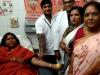 पीएम नरेंद्र मोदी के जन्मदिन पर साध्वी निरंजन ज्योति ने किया रक्तदान