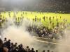 इंडोनेशिया के फुटबॉल स्टेडियम में मची भगदड़ की जांच शुरू, देखिए हादसे की दर्दनाक तस्वीरें