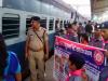 बरेली: रेलवे स्काउट गाइड ने यात्रियों को किया जागरूक, जहरखुरानी गिरोह के बारे में दी जानकारी