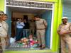 हमीरपुर: एसडीएम और सीओ सदर ने छापा मारकर पकड़ा फैक्ट्री मेड पटाखा, व्यापारी हिरासत में