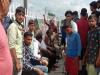 अमेठी: रेलवे फाटक बंद होने की सूचना पर ग्रामीणों ने रेलवे ट्रैक पर काटा हंगामा