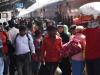 बरेली: दिवाली पर घर जा रहे यात्रियों को ट्रेनों ने कराया इंतजार