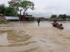 श्रावस्ती: बाढ़ में नाव पलटने से राहत सामग्री बांटने गए लेखपाल लापता, साथियों ने तैरकर बचाई जान