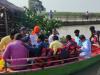 बस्ती: बाल-बाल बचे विधायक और प्रशासनिक अधिकारी, बाढ़ राहत सामग्री बांटते समय पुल से टकराई नाव