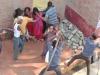 हरदोई: जमीन के झगड़े में महिलाओं और बुजुर्गों को लाठियों से पीटा, वीडियो वायरल