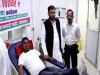 लखनऊ: मुलायम सिंह यादव की जयंती पर सपाइयों ने किया रक्तदान, मरीजों को बांटे फल 