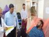 लखनऊ: फील्ड में उतरे डीएम, सिविल हॉस्पिटल में देखा डेंगू रोगियों का हाल