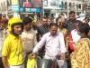 लखनऊ: महापौर ने पढ़ाया यातायात नियमों का पाठ, बिना हेलमेट वालों को दिलाई सुरक्षा की शपथ