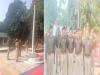 बाराबंकी: पुलिस झंडा दिवस पर लगाए गए प्रतीक चिन्ह,  पुलिस लाइन में हुआ आयोजन