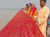 अयोध्या: मोक्षदायिनी सरयू को समर्पित हुई 750 मीटर लंबी लाल चुनरी