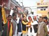 जौनपुर: मैनपुरी में समाजवादी पार्टी की जीत पर सपा कार्यकर्ताओं ने मनाया जश्न