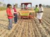 बहराइच: कृषि विभाग ने गांवों में मशीन से गेहूं की बोआई के बारे में दी जानकारी