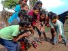 गरमपानी:  मैदान के अभाव में नदी व सड़क पर खेलना मजबूरी