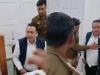 बुलंदशहर: कोर्ट रूम में दारोगा को वकील ने जड़ा थप्पड़, पेशी के दौरान हुई हाथापाई, वीडियो वायरल