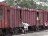 जौनपुर: रेलवे पटरी चटकने से  रेलवे क्रॉसिंग पर डेढ़ घंटे खड़ी रही मालगाड़ी, बदलापुर-प्रयागराज मार्ग पर लगा जाम