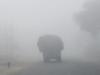 देहरादून: उत्तराखंड में छाई धुंध, सड़कों में रेंगते नजर आए वाहन