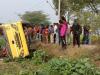 Farrukhabad News : अनियंत्रित होकर स्कूल बस खेत में पलटी, बच्चों में मची चीख पुकार, चालक मौके से फरार