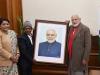 छत्तीसगढ़: मशहूर चित्रकार श्रवण कुमार ने प्रधानमंत्री को भेंट की तैलचित्र, मोदी ने शेयर की तस्वीर
