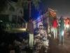सीतापुर में डिवाइडर से टकराकर हाईवे पर पलटा बियर लदा ट्रक, एक की मौत