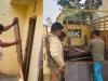 बिजनौर: फरार आदित्य राणा के घर के पुलिस ने उखाड़े खिड़की-दरवाजे 
