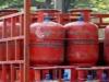 हल्द्वानीः मानकों को ताक पर रखकर की जा रही गैस की रीफिलिंग