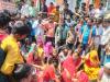 सुलतानपुर: व्यापारी पुत्र के लापता होने से परिजन नाराज, जाम किया चौक, टेंट लगाकर दिया धरना