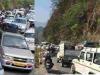 गरमपानी: हाईवे पर पलटा खड़िया से लदा ट्रक, यातायात ठप  