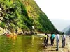 गरमपानी: कोसी नदी में खतरे की डूबकी लगा रहे पर्यटक 