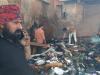 शाहजहांपुर: रेडीमेड कपड़े की दुकान में लगी आग, लाखों का नुकसान