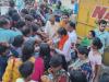  लखनऊ : हनुमान जन्मोत्सव पर आयोजित भण्डारें में उमड़ी भक्तों की भीड़