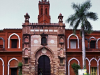 अलीगढ़ : एएमयू के प्रोफेसर पर छात्रा ने लगाया गंभीर आरोप, शोध पत्र जमा करने को लेकर किया था अश्लील मांग