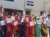 रायबरेली: विवाहिता की कथित हत्या में कार्रवाई को लेकर डीएम कार्यालय के सामने ग्रामीणों का प्रदर्शन, पुलिस पर लगाया आरोप