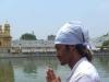 Video: Vidyut Jammwal ने Golden Temple में मत्था टेका, लंगर के धोए बर्तन