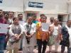 रायबरेली: सेवा विस्तार को लेकर एनआरएचएम कोविड संविदा कर्मचारियों ने डीएम को सौंपा ज्ञापन