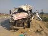 सुलतानपुर : तीर्थयात्रियों से भरी ट्रेवलर बस खड़ी ट्रक से टकराई, महिला की मौत, आधा दर्जन से ज्यादा लोग घायल