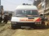 अयोध्या: अस्पताल के पास गड्ढे में फंसी एंबुलेंस को ट्रैक्टर से खिंचवाना पड़ा