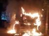 बरेली: कोलतार मिक्स बजरी लेकर जा रहे ट्रक में लगी भीषण आग, ड्राइवर ने कूदकर बचाई अपनी जान 