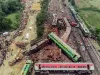 ओडिशा रेल हादसा: घायलों के लिए नायक बनकर मदद करने पहुंचे स्थानीय लोग