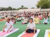 International Yoga Day 2023: शहर से लेकर गांव तक योग के लिए उमड़ा जन समूह, रायबेरली में मंत्री दिनेश सिंह ने किया योगाभ्यास