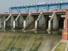नानकमत्ताः बांध को टूटने से बचाने के लिए नदी का रुख मोड़ने में जुटा सिंचाई विभाग